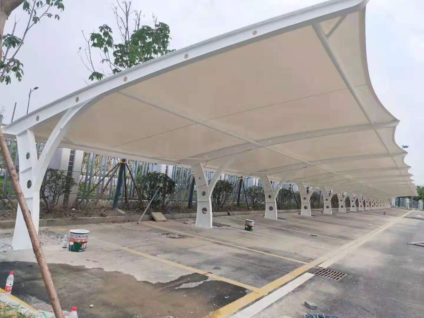 膜结构七字停车棚